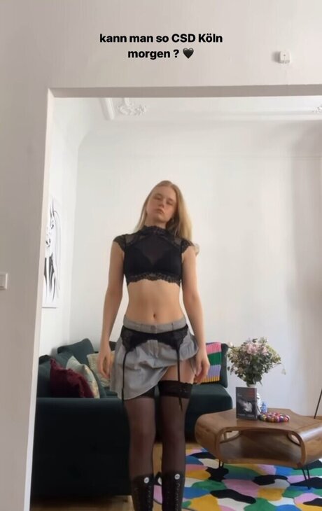 Marieejoan sex model pictures