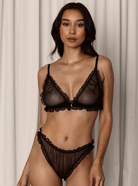 Monica Puddy naked model gallery