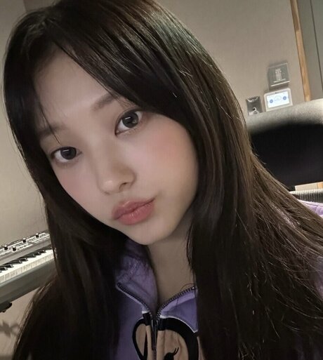 Haerin erotic model images