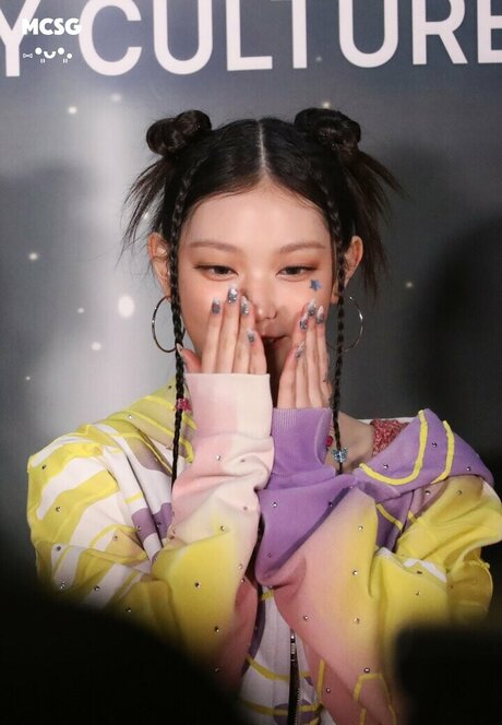 Haerin model sexy images