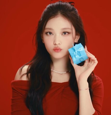 Haerin adult model gallery