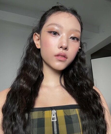 Haerin star sexy images