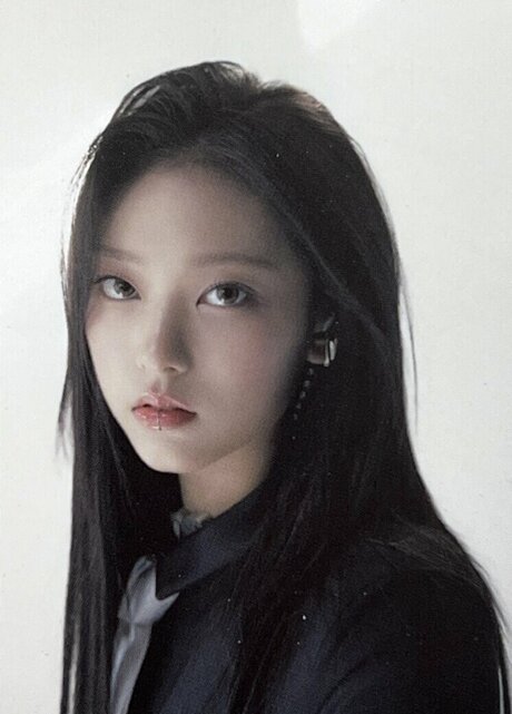 Haerin sexy model gallery