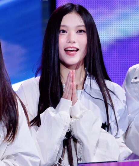 Haerin high quality pornstar img