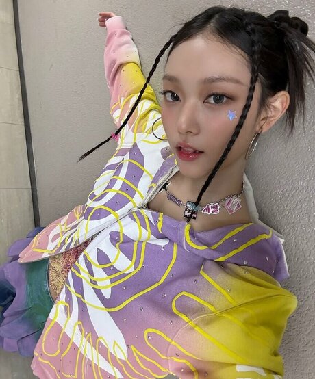 Haerin model adult archive