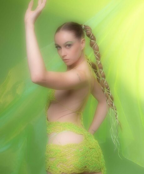 Biig Piig model nude pic