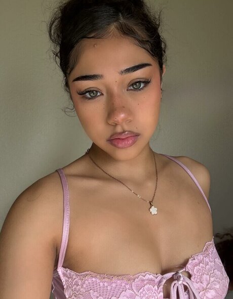 atoviah hot model pictures