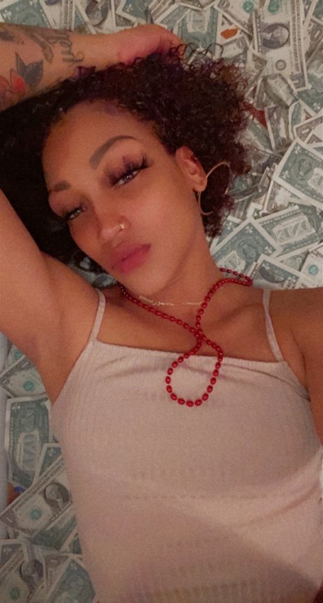 LatinaQueen high quality pornstar pictures