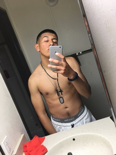 Derian X Lara porn star img