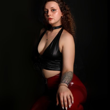 Lady Sativa model hd img