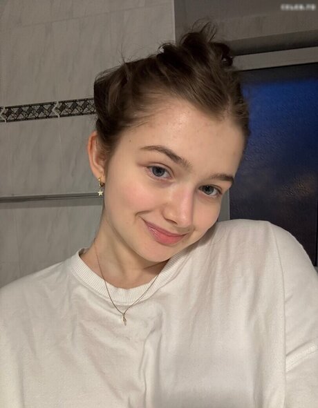 Mal Hol i ka erotic model img