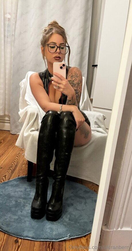 l d cranberry model nudes img