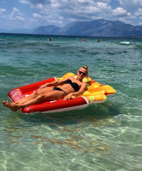 DFB Damen pretty model picture