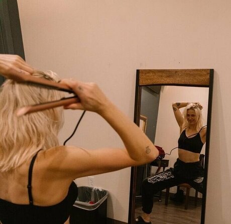 Emily Armstrong nude star images