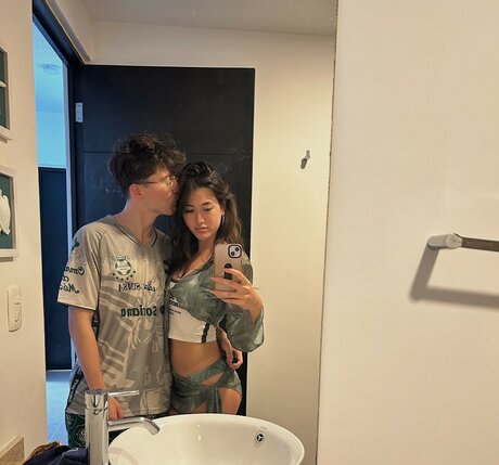 Nevaehmaezee pornstar art archive