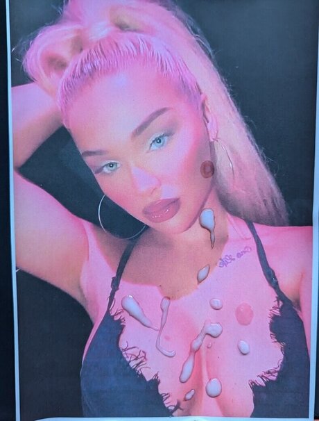 Cum Tributes model top img