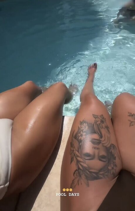 Lenaajoy model top pic