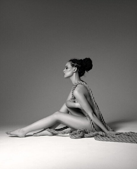 Lizzie Whistle pretty model galleries