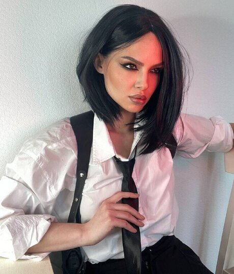 Lizzie Whistle nudes model pic