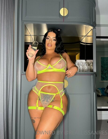 Lissa Aires star exclusive photo