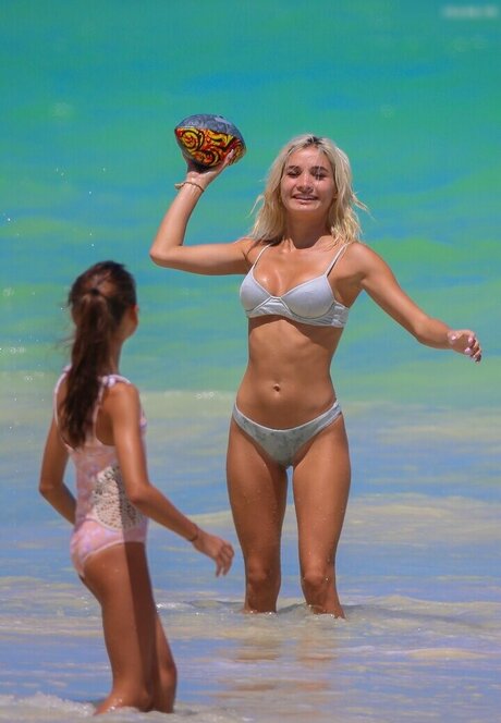 Pia Mia Perez hd model archive