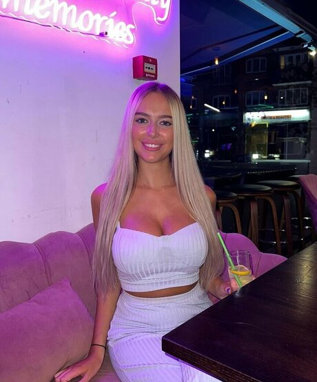 Angelinglisx star naked pic