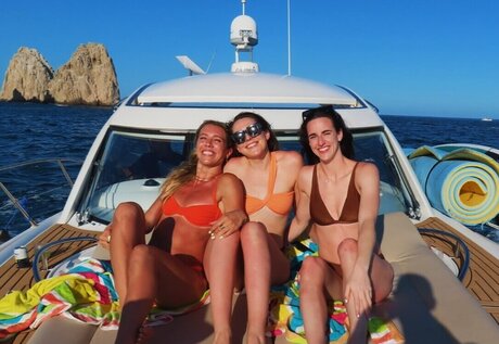 heluvstikax star nude photos