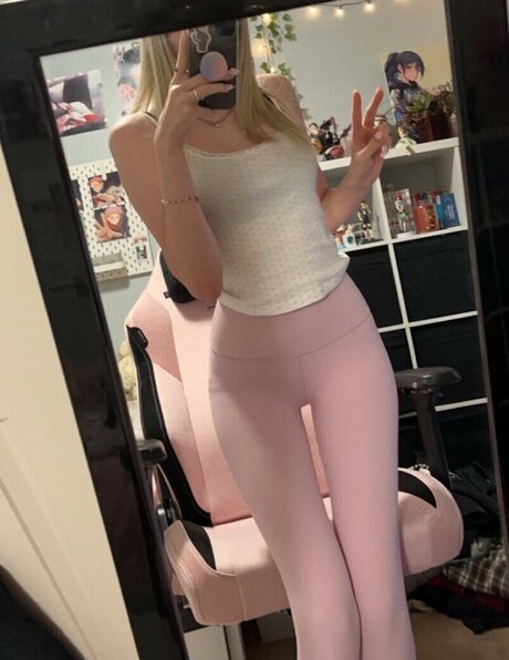 QoR Saige high quality pornstar photos