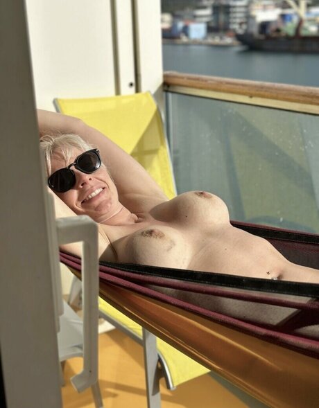 SarahSeven pornstar adult pictures