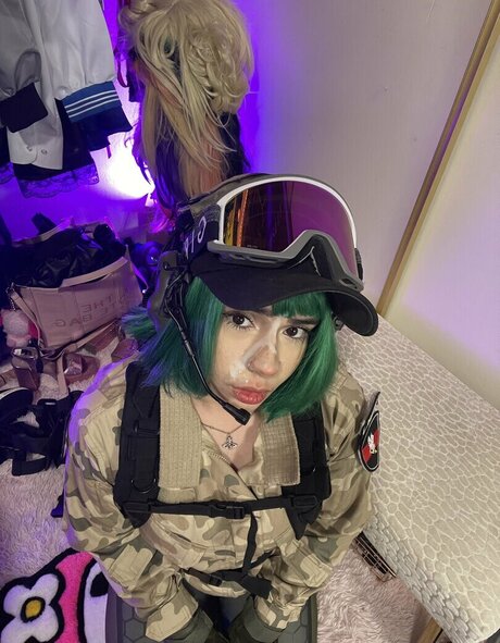 Quartercupflour nudes model picture