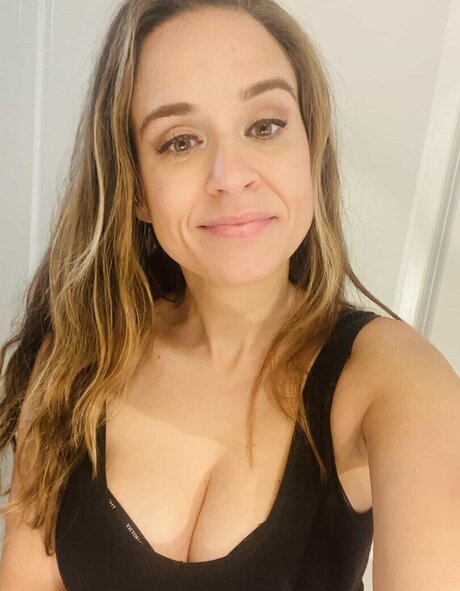 BellaSuede hot actress gallery