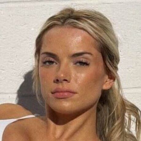 Nomi Sheridan erotic model photo