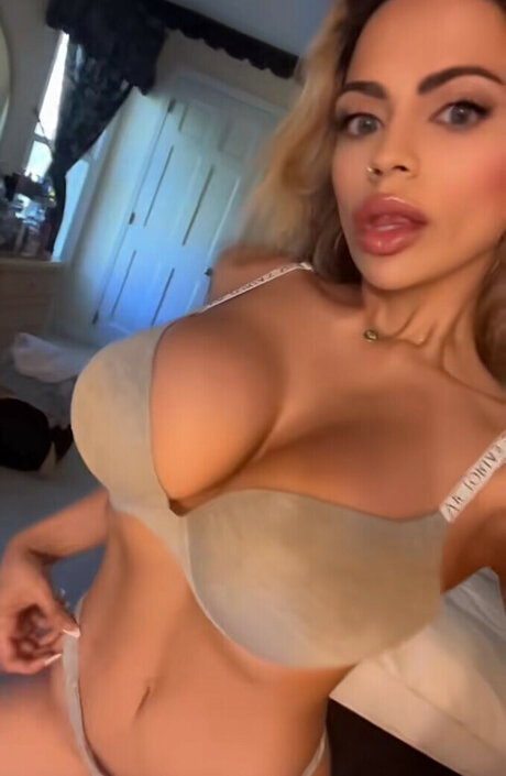 Mehreen model pornographic pics