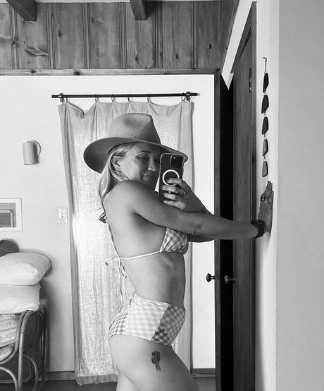 Emily Osment star xxx img