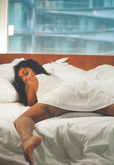 theejackass_ sexy actress photo