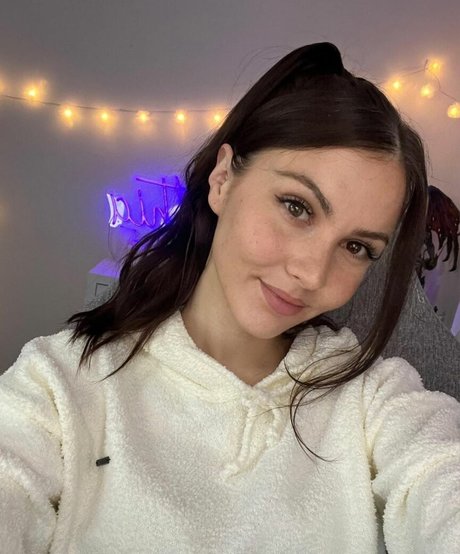 Aliythia model beautiful images