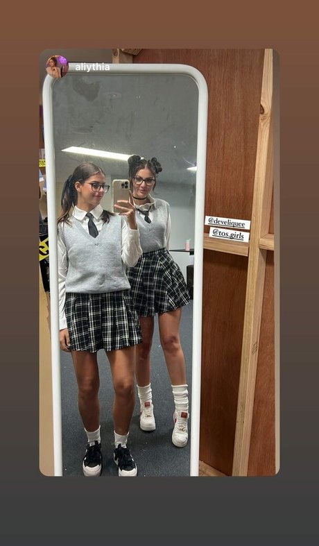 Aliythia model free galleries