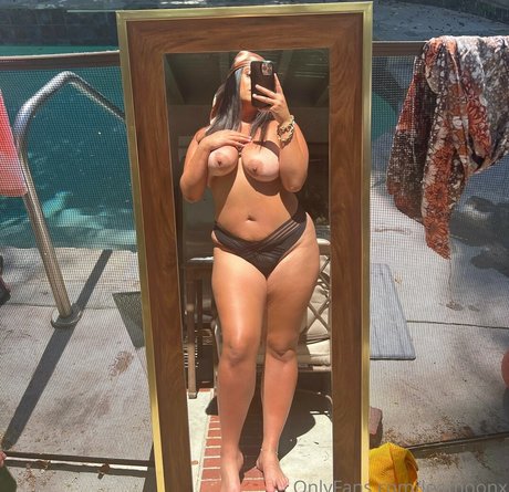 mamacitvizzy exclusive model images