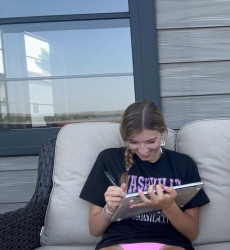 Brooke Isabella pornstar erotic img