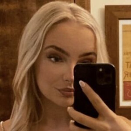 Emily Hewertson high quality model gallery