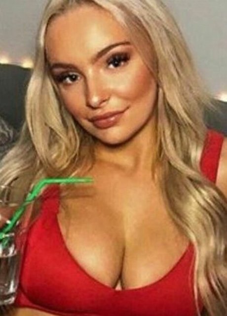 Emily Hewertson exclusive model galleries