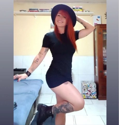 lauratavora model art pic