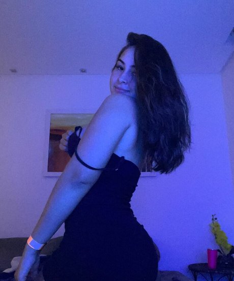 Rere Schneider model hot pic