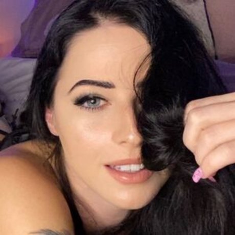 Devindelaney model erotic img