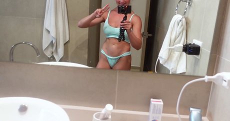 Rosie Burr pornstar hd img