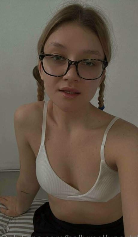 hollymollynextdoor hot star images