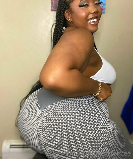 mysisterfree model top img