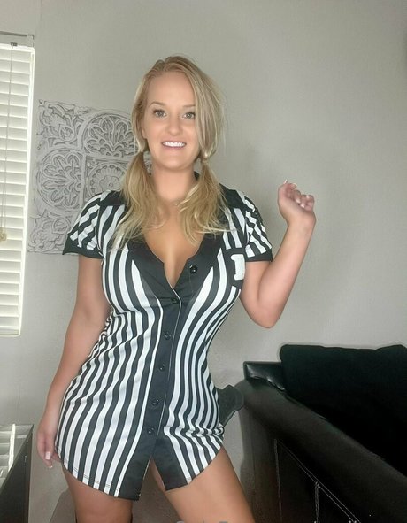 emilyyxx erotic pornstar pic