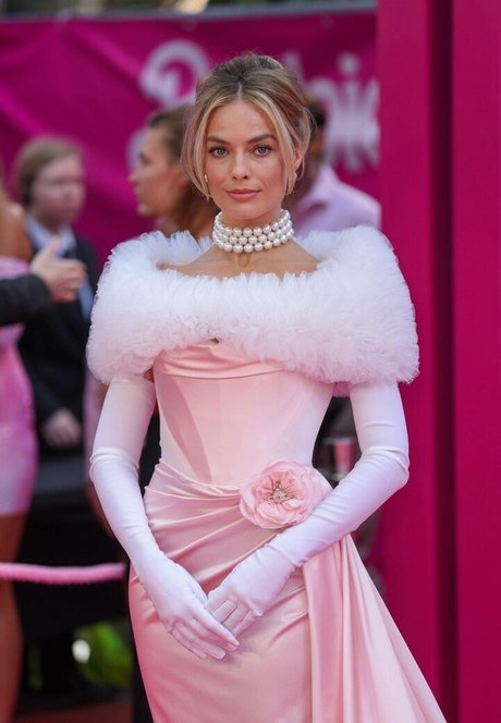 Margot Robbie hot actress pictures