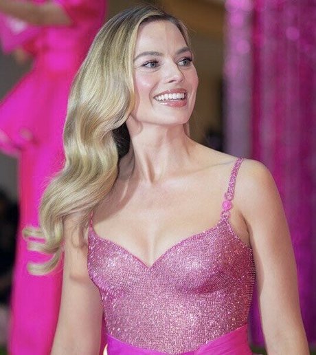 Margot Robbie pornstar hot pictures